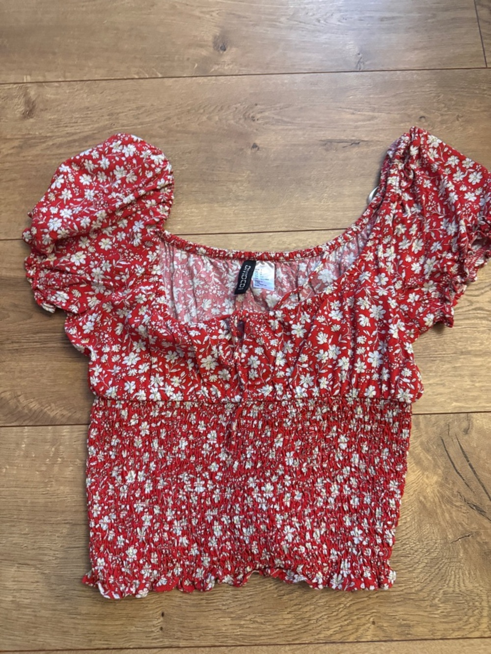 H&M Red Floral Smocked Puff Sleeve Crop Top - never been worn
